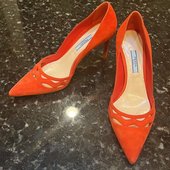 Prada Donna Wavy Pumps - Picture 2 of 8
